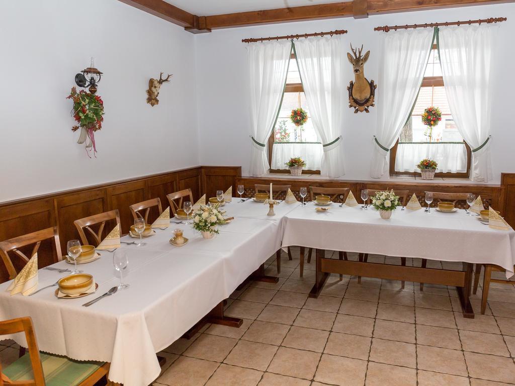 Penzion Gazdovsky Hostinec Topoľčianky Buitenkant foto