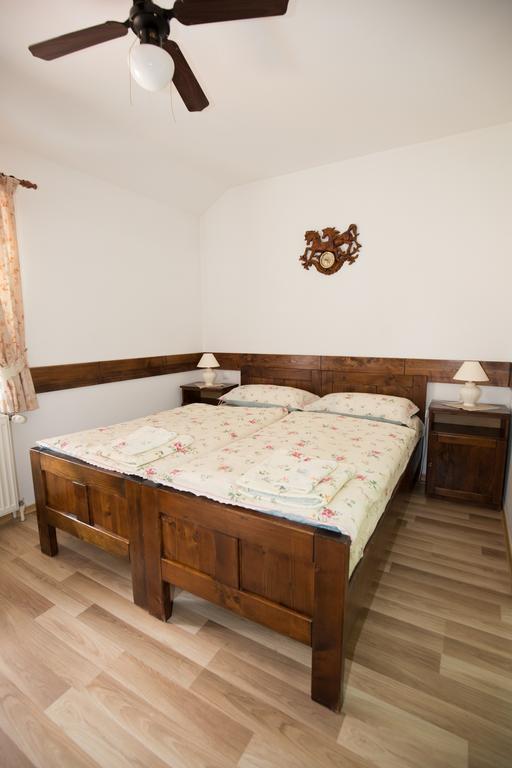 Penzion Gazdovsky Hostinec Topoľčianky Buitenkant foto