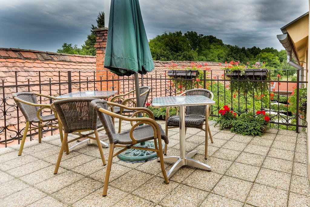 Penzion Gazdovsky Hostinec Topoľčianky Buitenkant foto