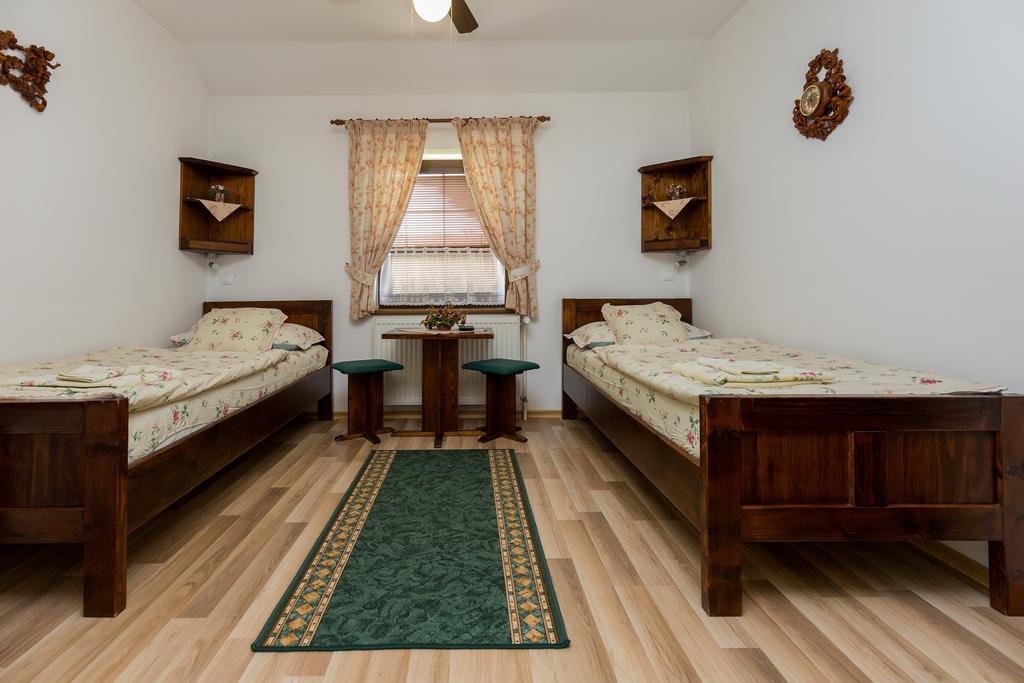 Penzion Gazdovsky Hostinec Topoľčianky Buitenkant foto