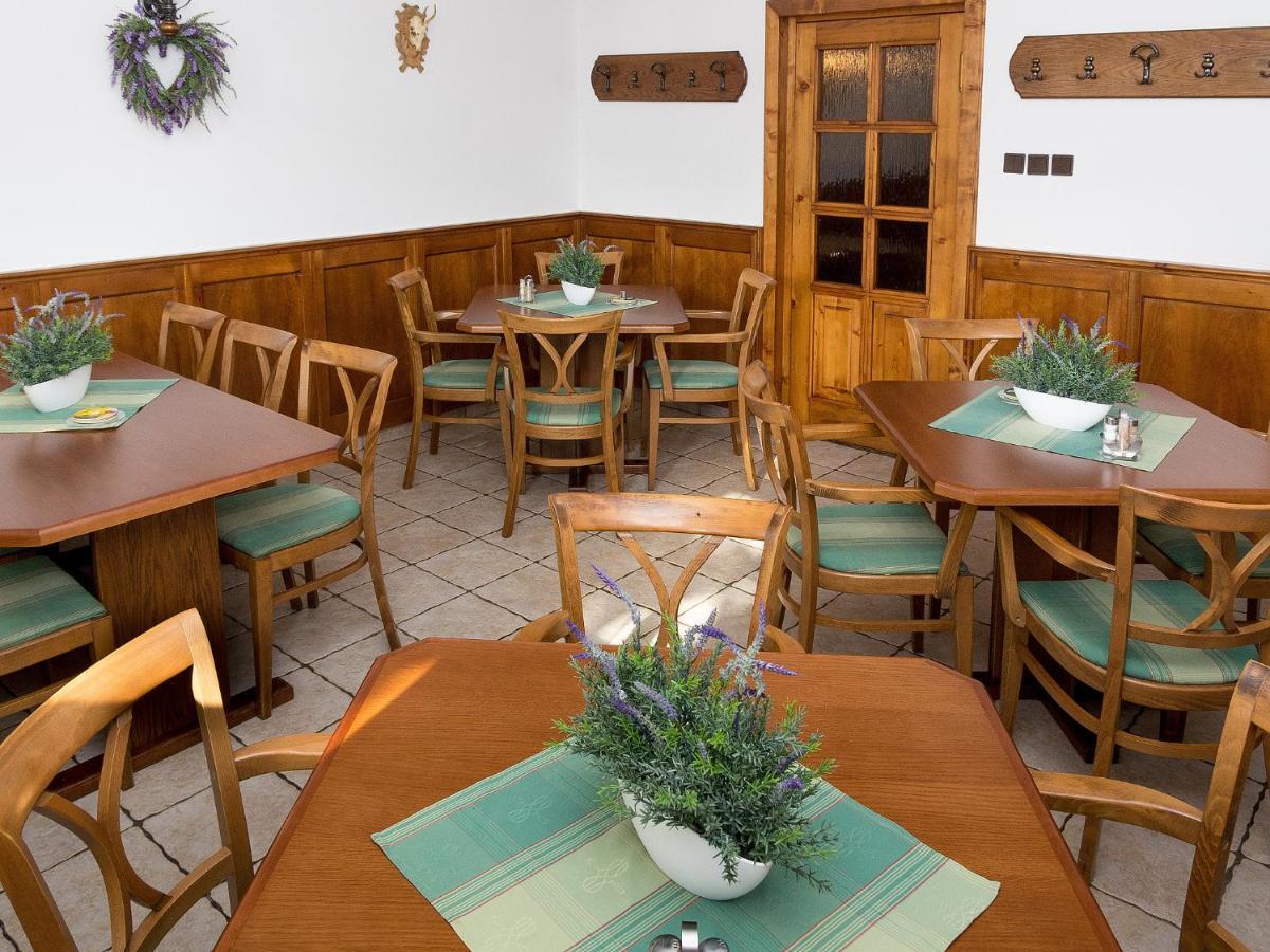 Penzion Gazdovsky Hostinec Topoľčianky Buitenkant foto